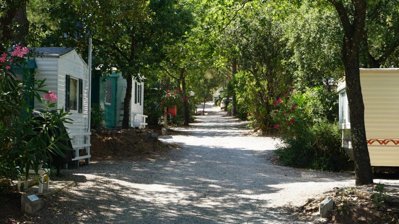 Chalets Met Buitenkeuken Op Camping Lei Suves - Joycasa روكبرون-سور-أرجينس المظهر الخارجي الصورة