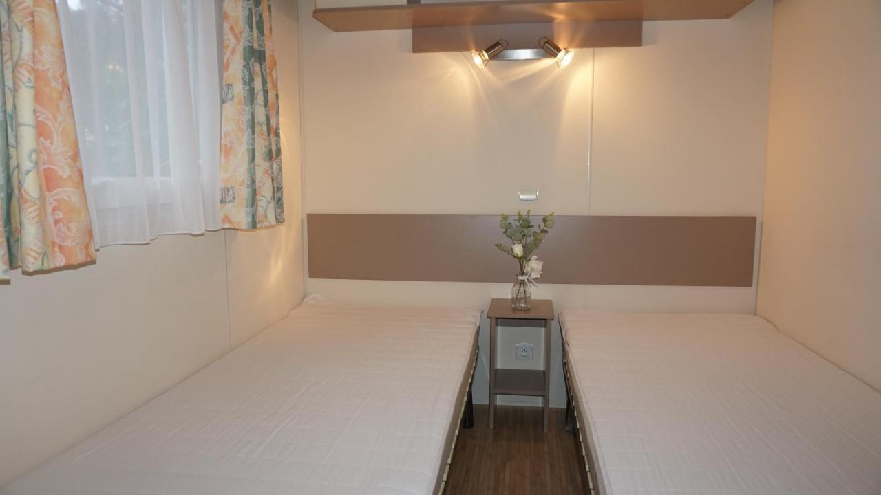 Chalets Met Buitenkeuken Op Camping Lei Suves - Joycasa روكبرون-سور-أرجينس المظهر الخارجي الصورة