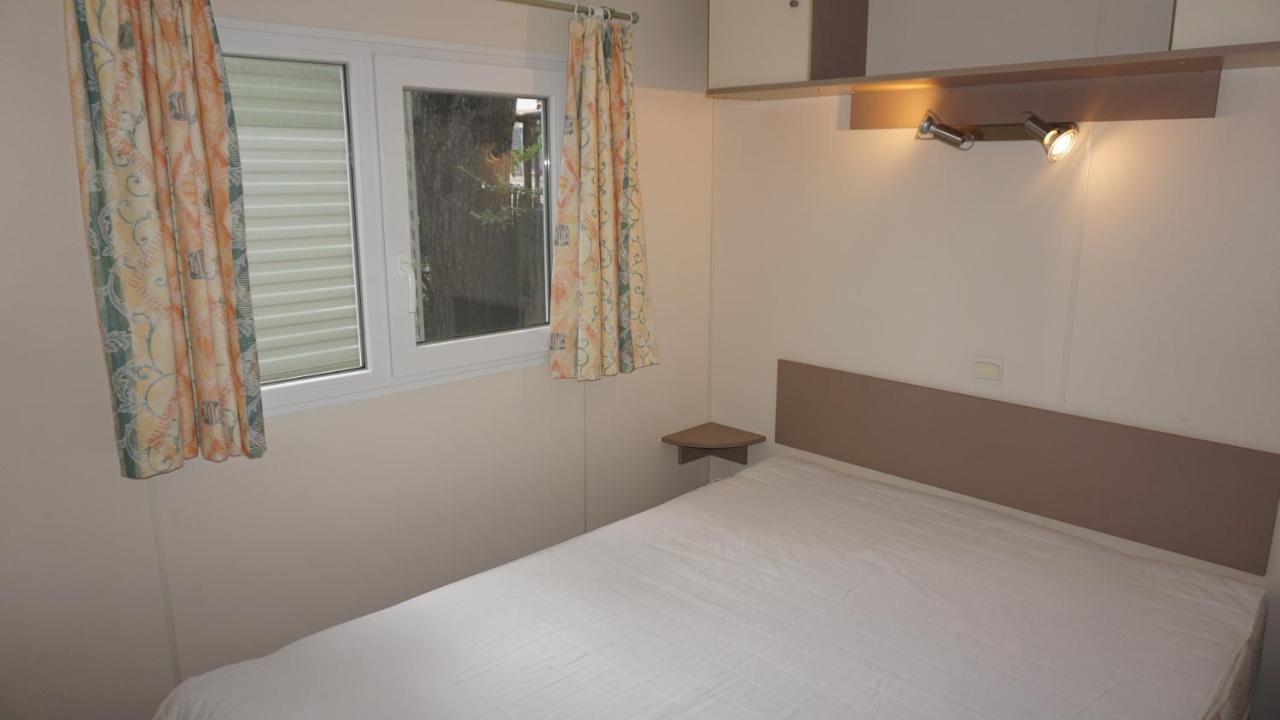 Chalets Met Buitenkeuken Op Camping Lei Suves - Joycasa روكبرون-سور-أرجينس المظهر الخارجي الصورة